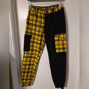 Hot Topic Yellow & Black Plaid Cargo Joggers Size M